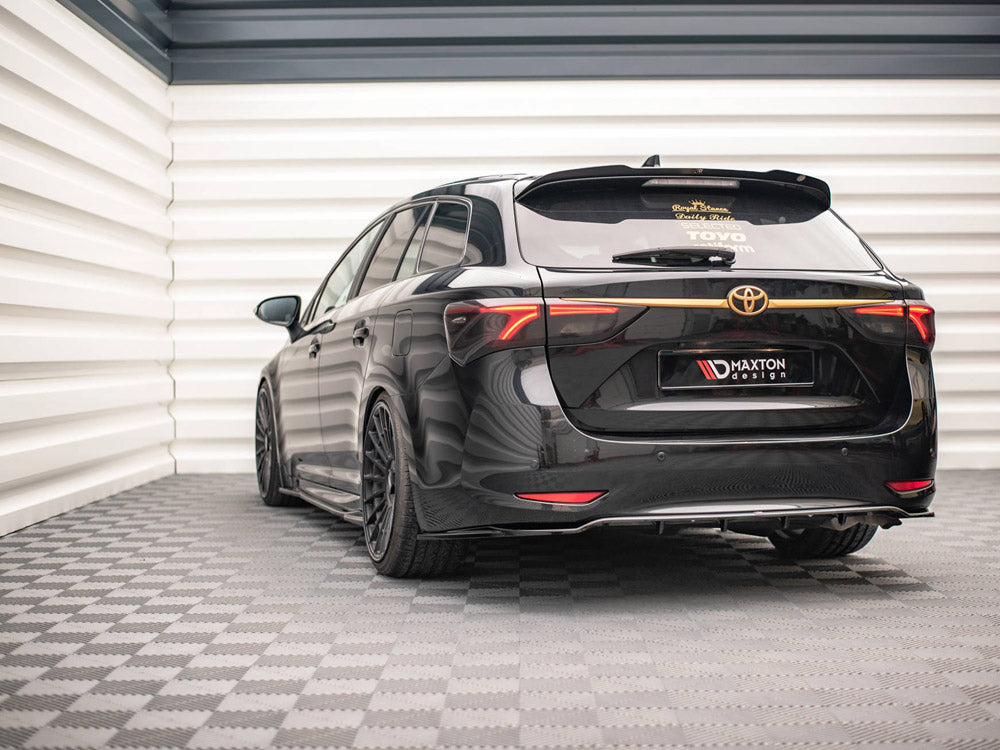 Maxton Design - CENTRAL REAR SPLITTER (VERTICAL BARS) TOYOTA AVENSIS MK3.5 (2015-2018)