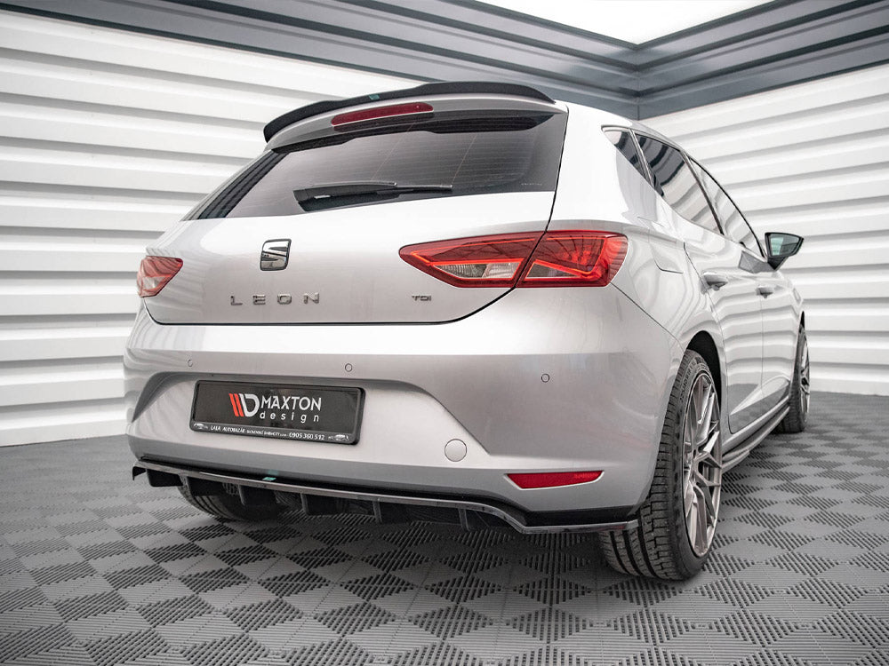 Maxton Design - CENTRAL REAR SPLITTER (VERTICAL BARS) SEAT LEON HATCHBACK MK3 (2012-2016)