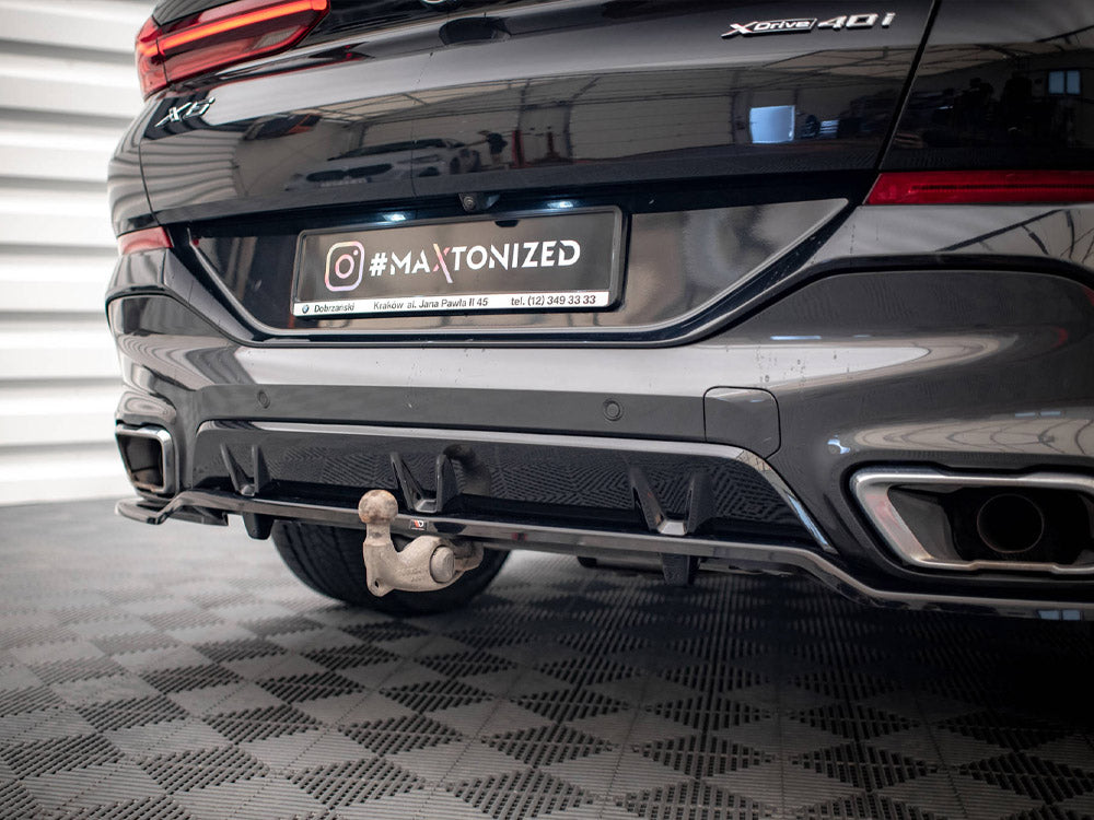 Maxton Design - CENTRAL REAR SPLITTER (VERTICAL BARS) V.3 BMW X6 M-PACK G06