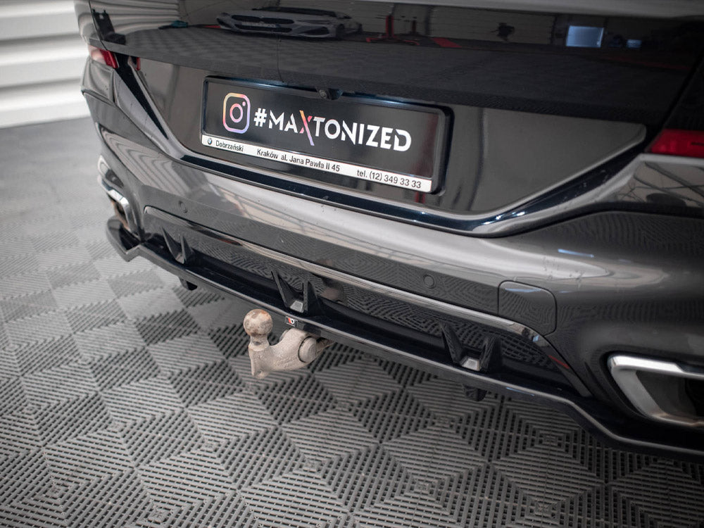 Maxton Design - CENTRAL REAR SPLITTER (VERTICAL BARS) V.3 BMW X6 M-PACK G06