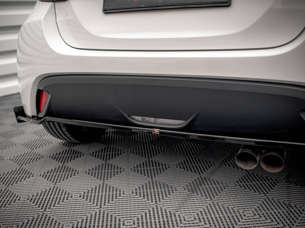 Maxton Design - CENTRAL REAR SPLITTER V.1 + FLAPS TOYOTA YARIS MK4