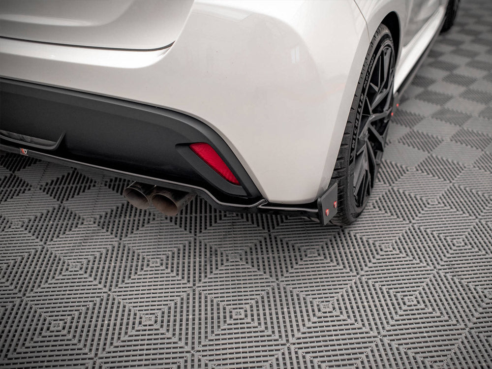 Maxton Design - CENTRAL REAR SPLITTER V.1 + FLAPS TOYOTA YARIS MK4