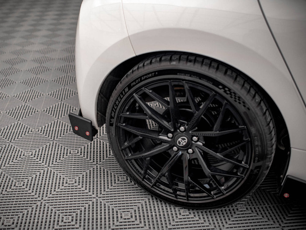Maxton Design - CENTRAL REAR SPLITTER V.1 + FLAPS TOYOTA YARIS MK4