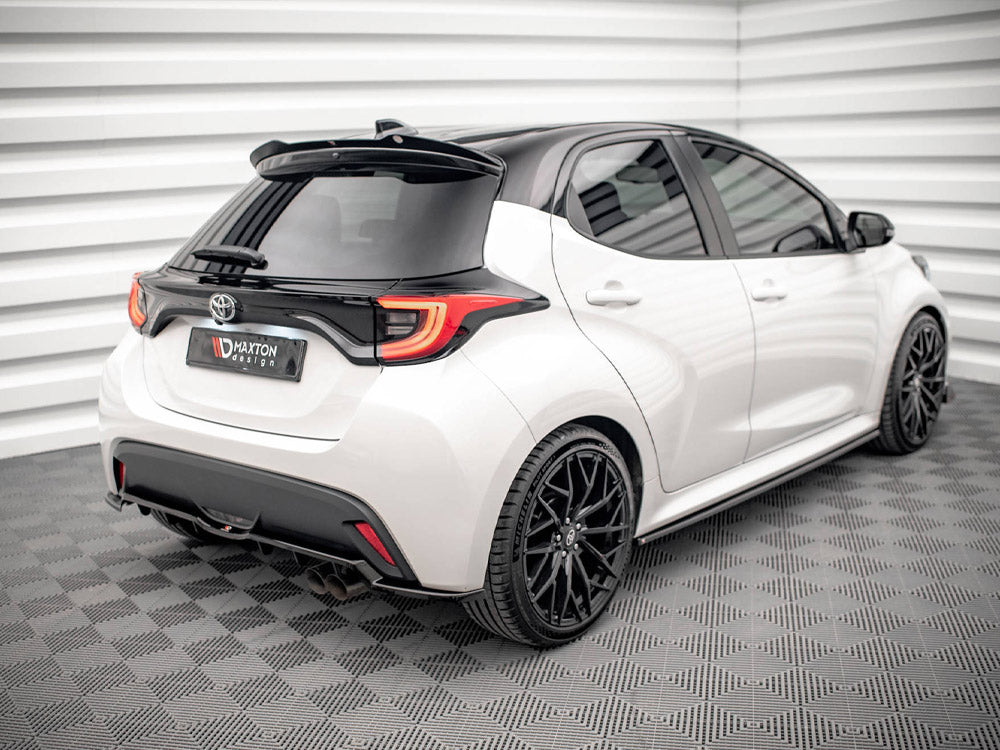 Maxton Design - CENTRAL REAR SPLITTER V.2 (VERTICAL BARS) TOYOTA YARIS MK4