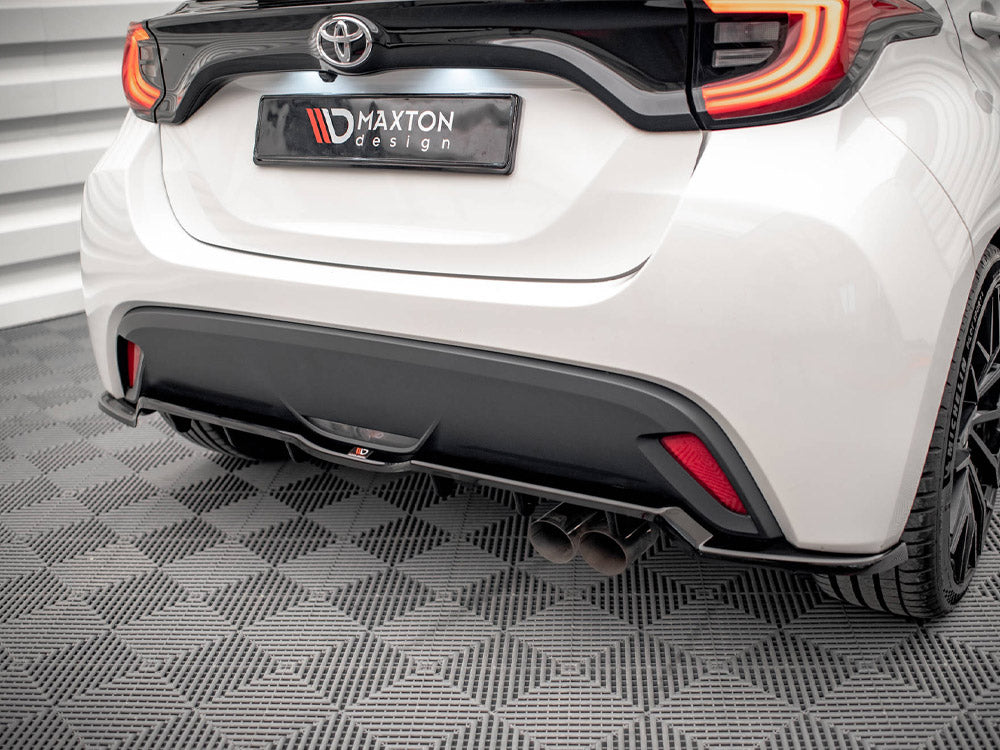Maxton Design - CENTRAL REAR SPLITTER V.2 (VERTICAL BARS) TOYOTA YARIS MK4