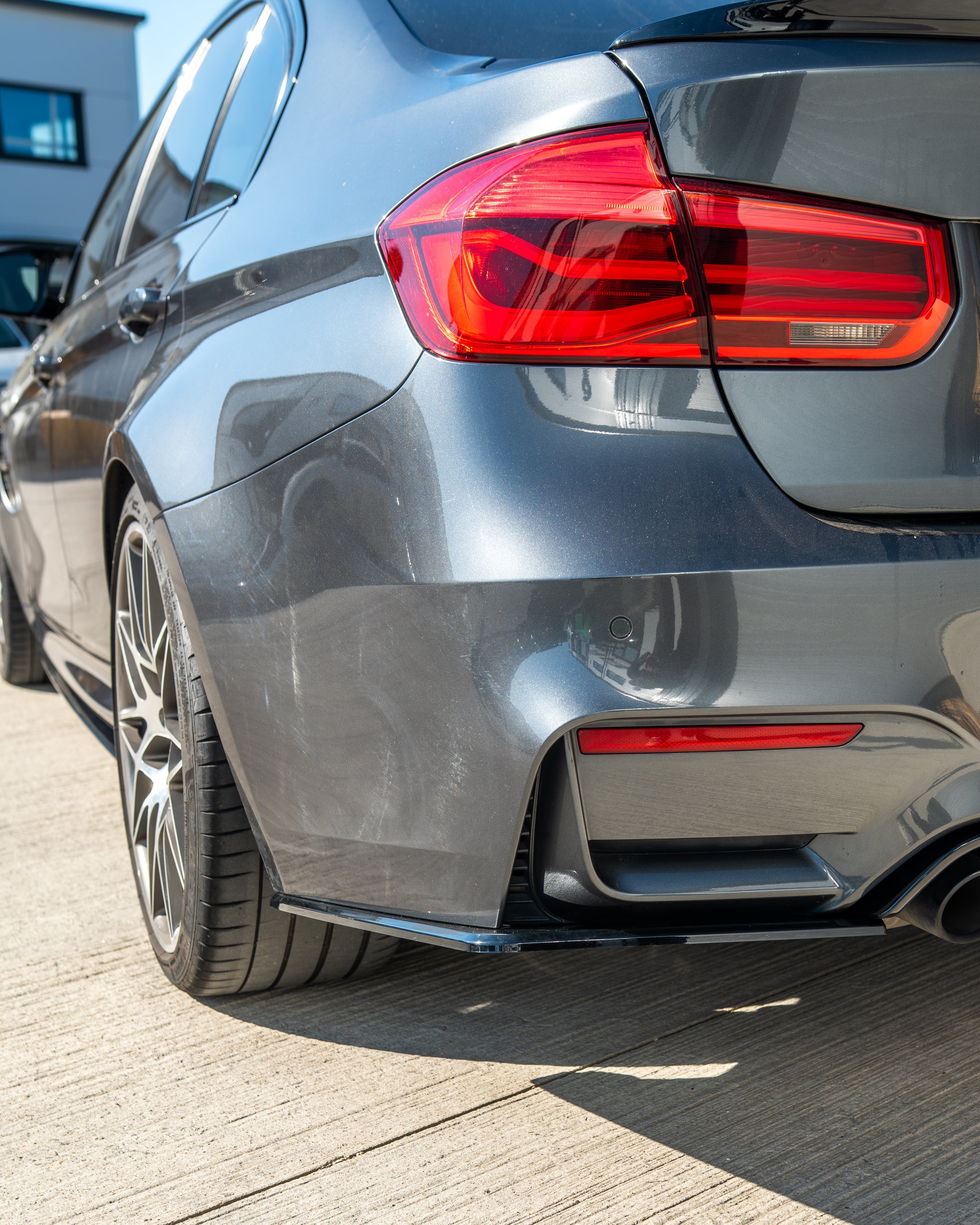 BMW M3/M4 (F80 F82 F83) GLOSS BLACK DIFFUSER - V STYLE
