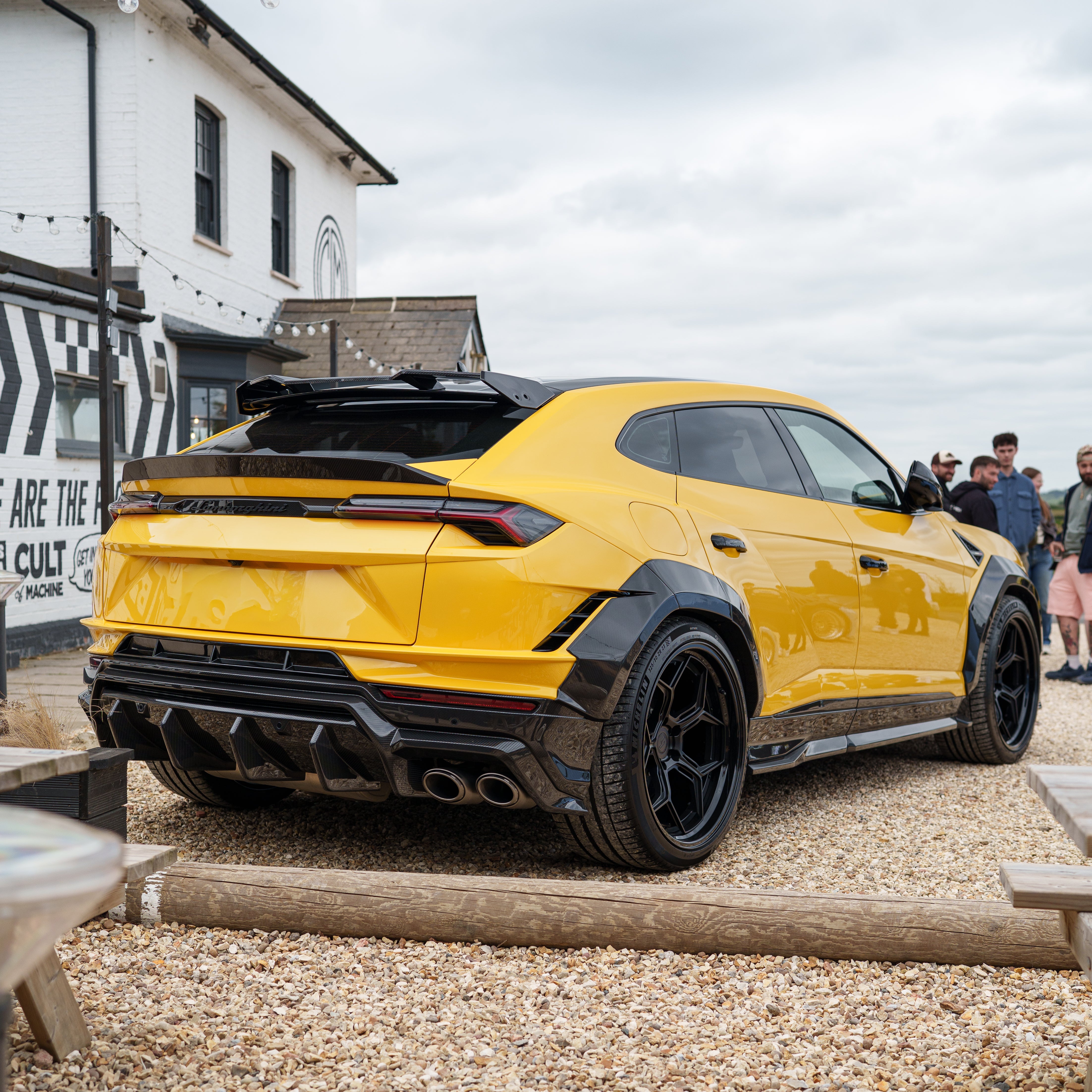 LAMBORGHINI URUS PERFORMANTE FULL CARBON FIBRE KIT - CT DESIGN