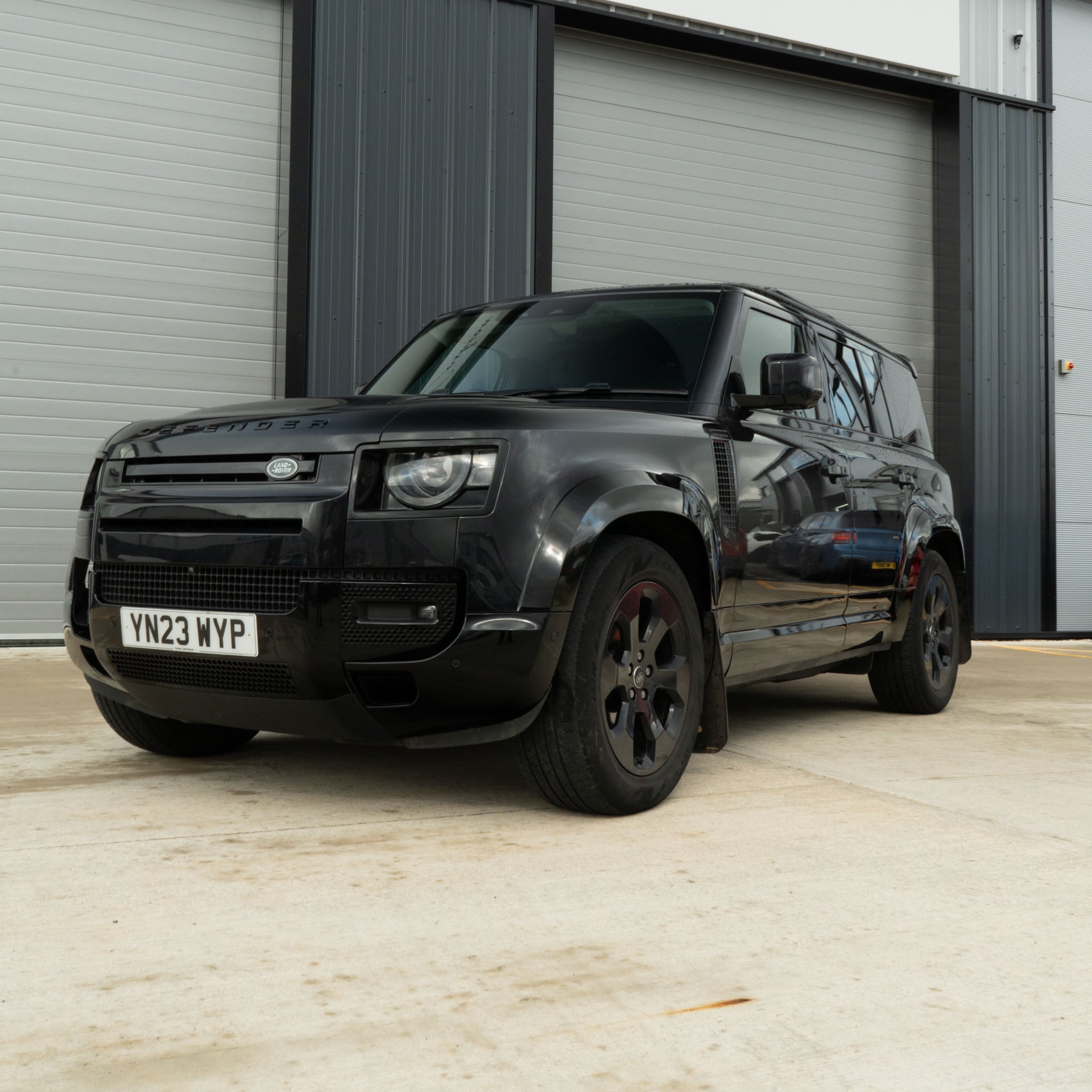 LAND ROVER DEFENDER L663 90/110 GLOSS BLACK FRONT & REAR CORNERS