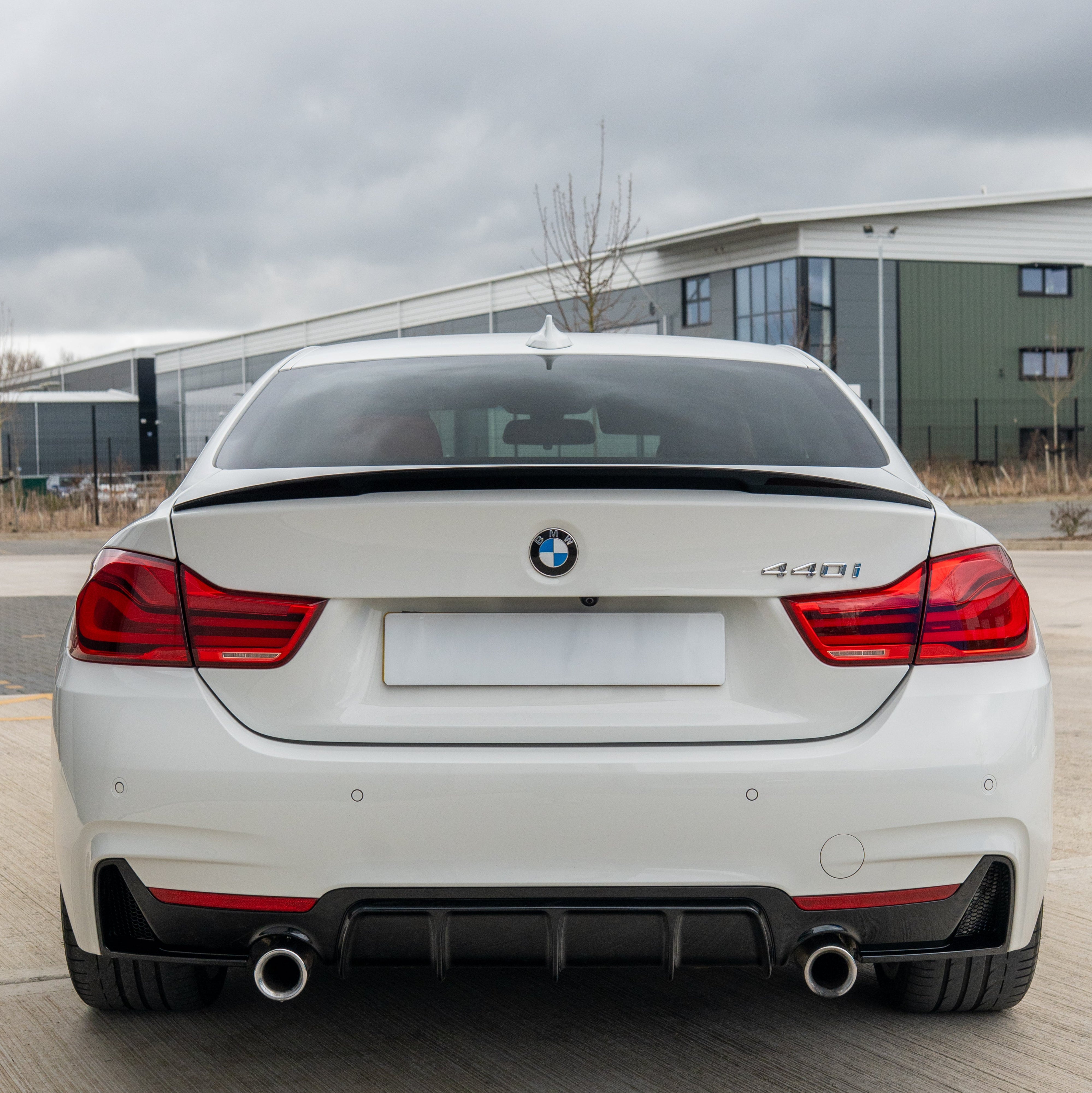 BMW 4 SERIES F32/F33/F36 GLOSS BLACK DUAL EXIT EXHAUST DIFFUSER - V2