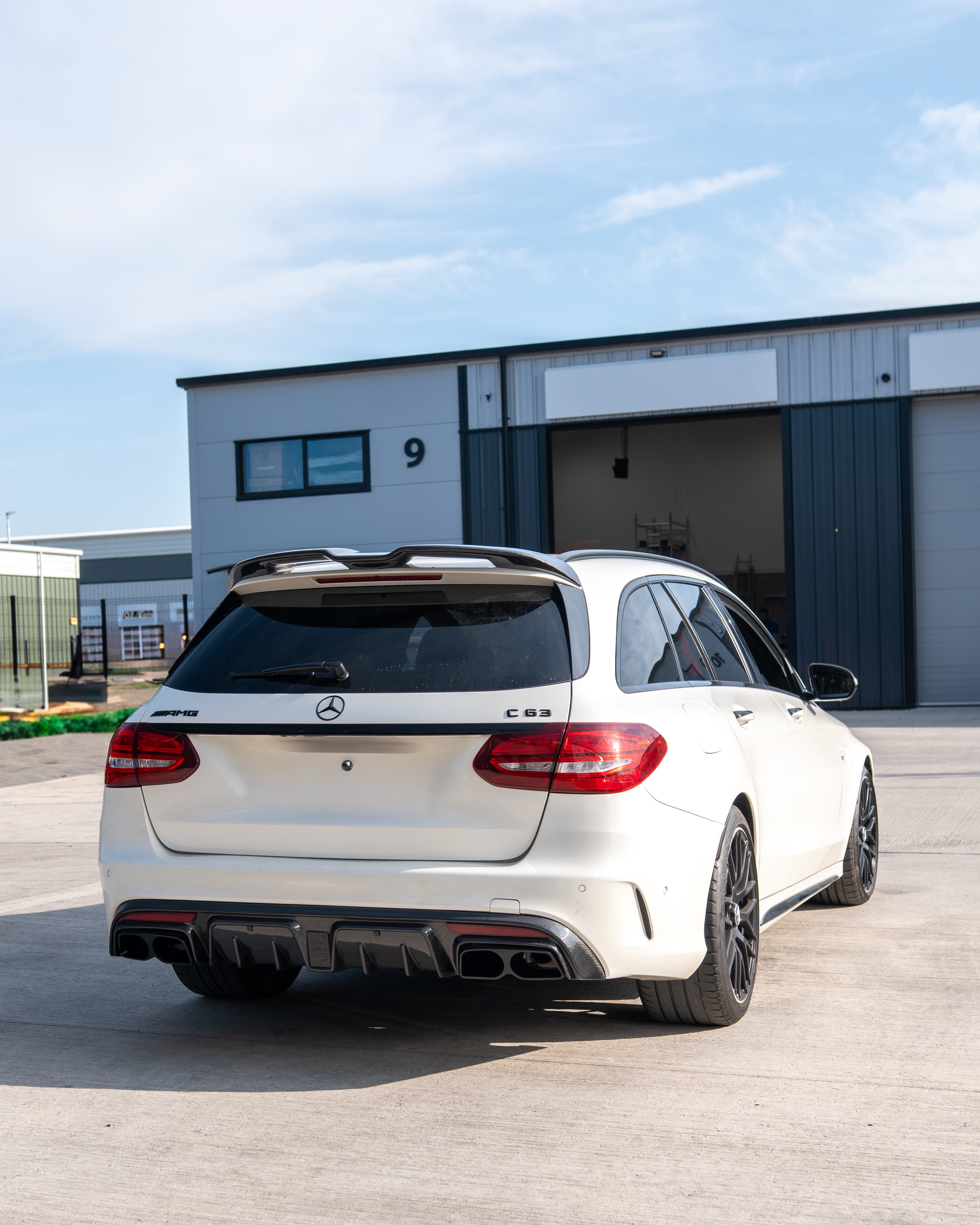 MERCEDES W205 C63 & C63S SALOON 4DR CARBON FIBRE DIFFUSER & EXHAUST TIPS