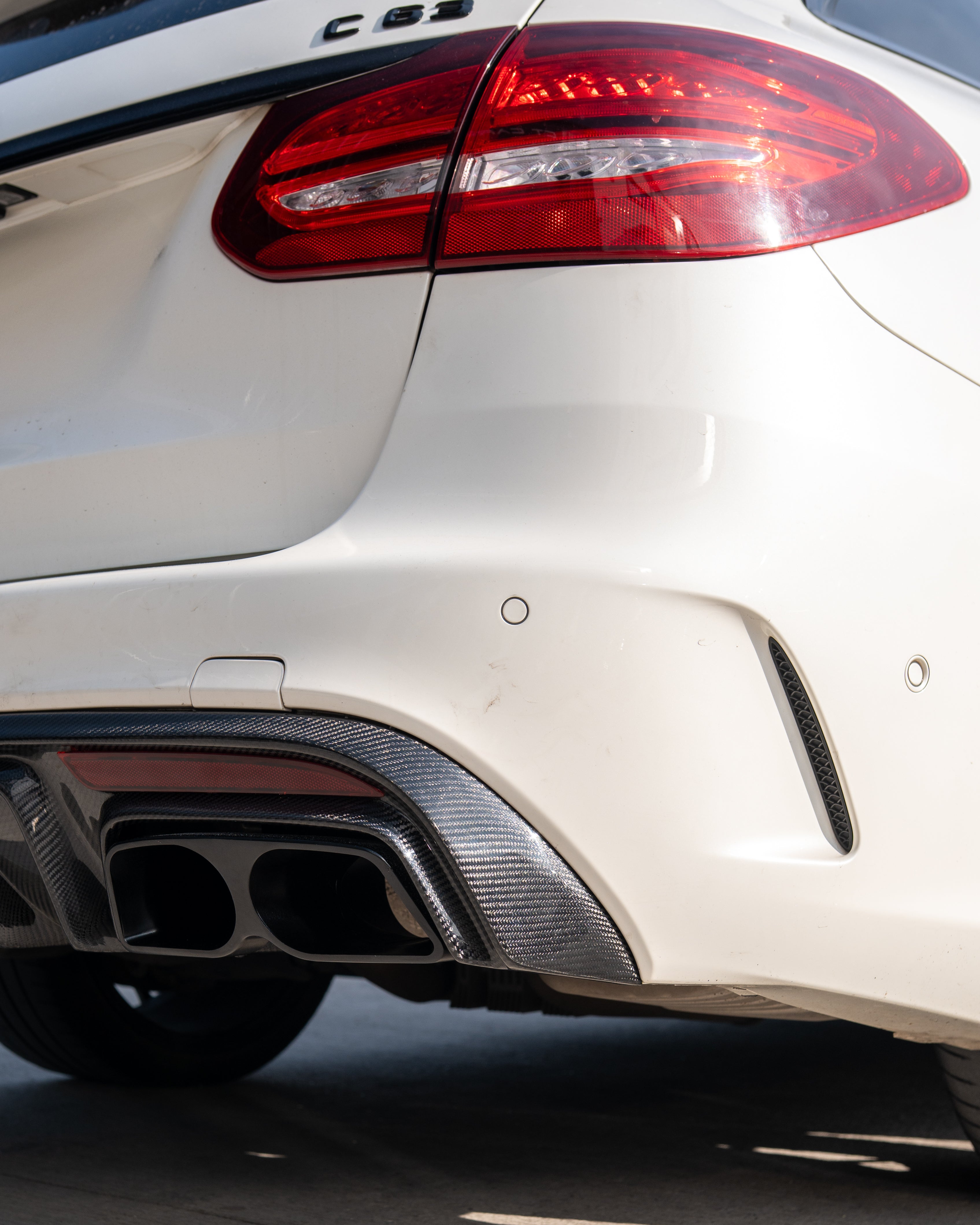 MERCEDES W205 C63 & C63S SALOON 4DR CARBON FIBRE DIFFUSER & EXHAUST TIPS