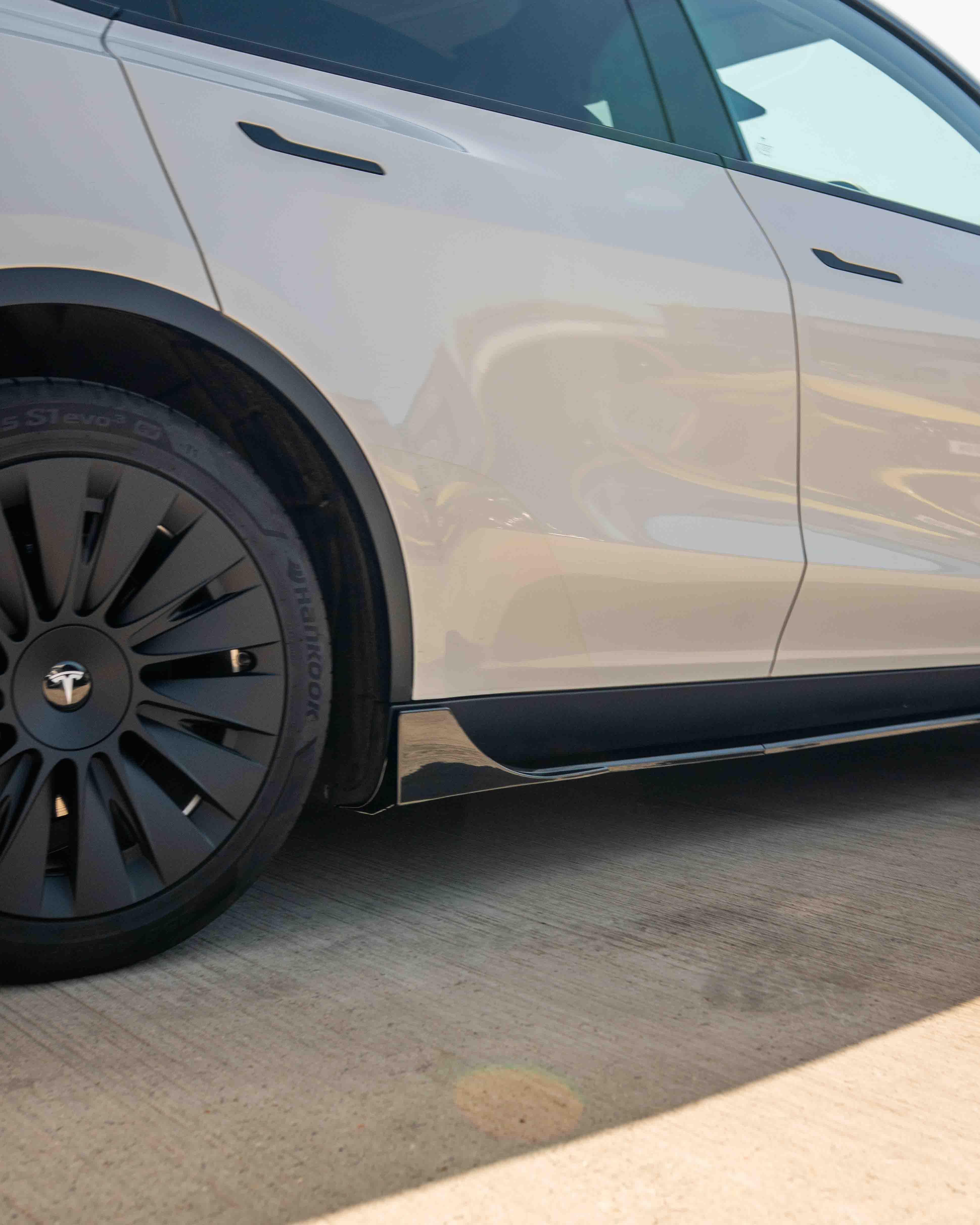 TESLA MODEL Y MK1 2020-2025 FULL GLOSS BLACK KIT