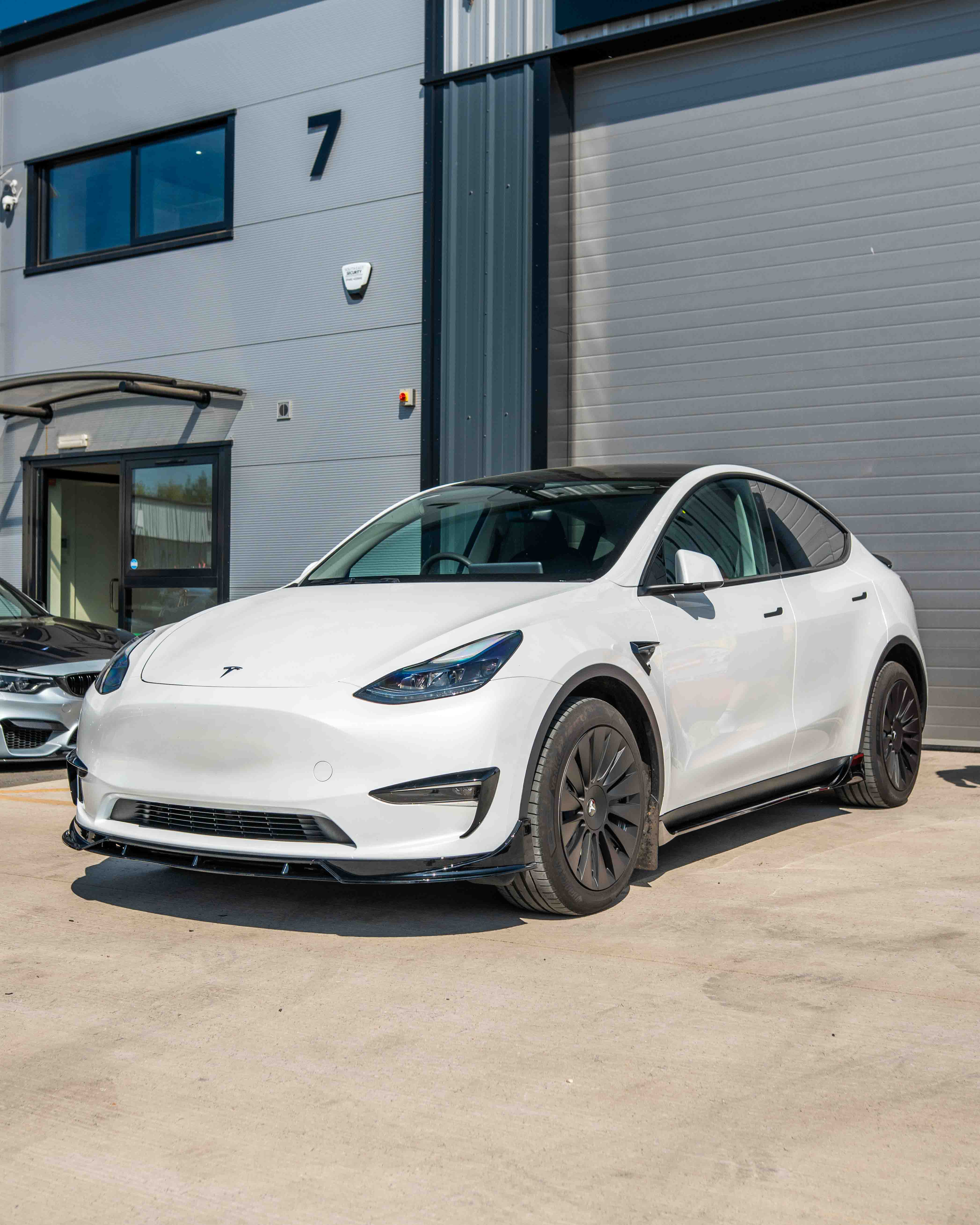 TESLA MODEL Y MK1 2020-2025 FULL GLOSS BLACK KIT
