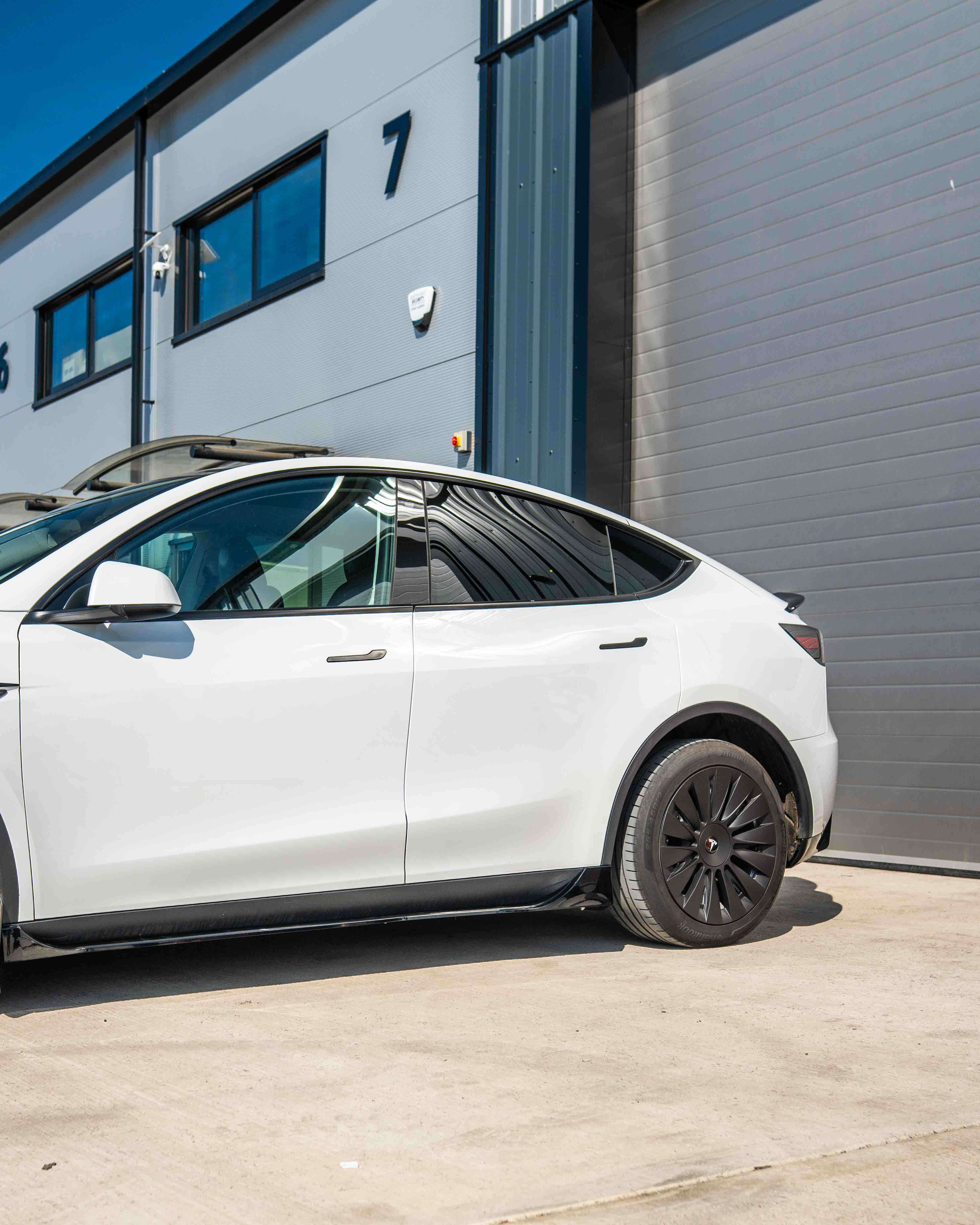 TESLA MODEL Y MK1 2020-2025 FULL GLOSS BLACK KIT