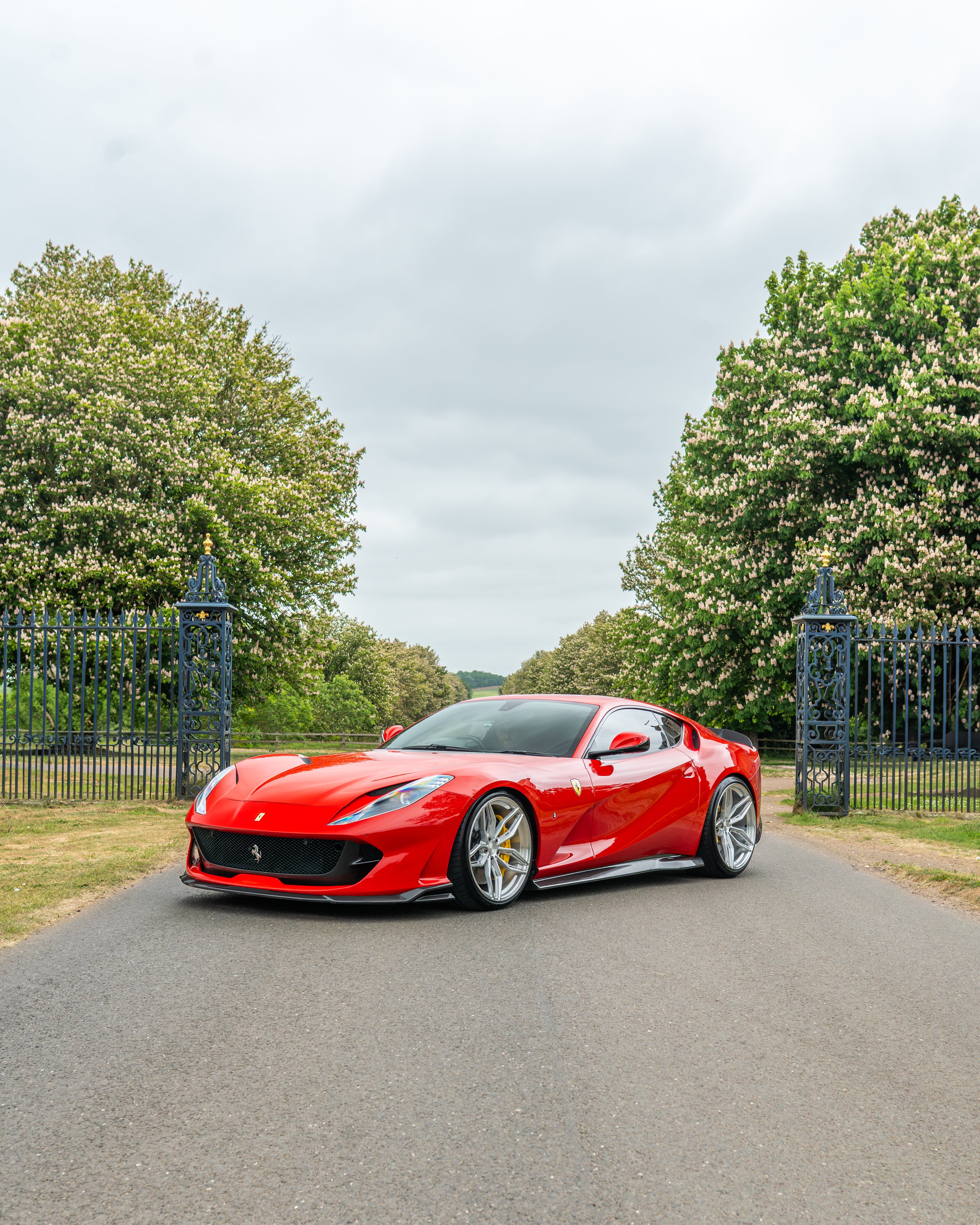 FERRARI 812 SUPERFAST CARBON FIBRE KIT V1 - CT DESIGN