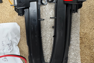 ** CLEARANCE ** BMW 1/2/3/4 Series F20 / F21 / F22/F23/F45/F46/F87/F30/F31/F34/F80/F32/F33/F36/F82/F83 - LED Sequential Side Repeater Unit **no return**
