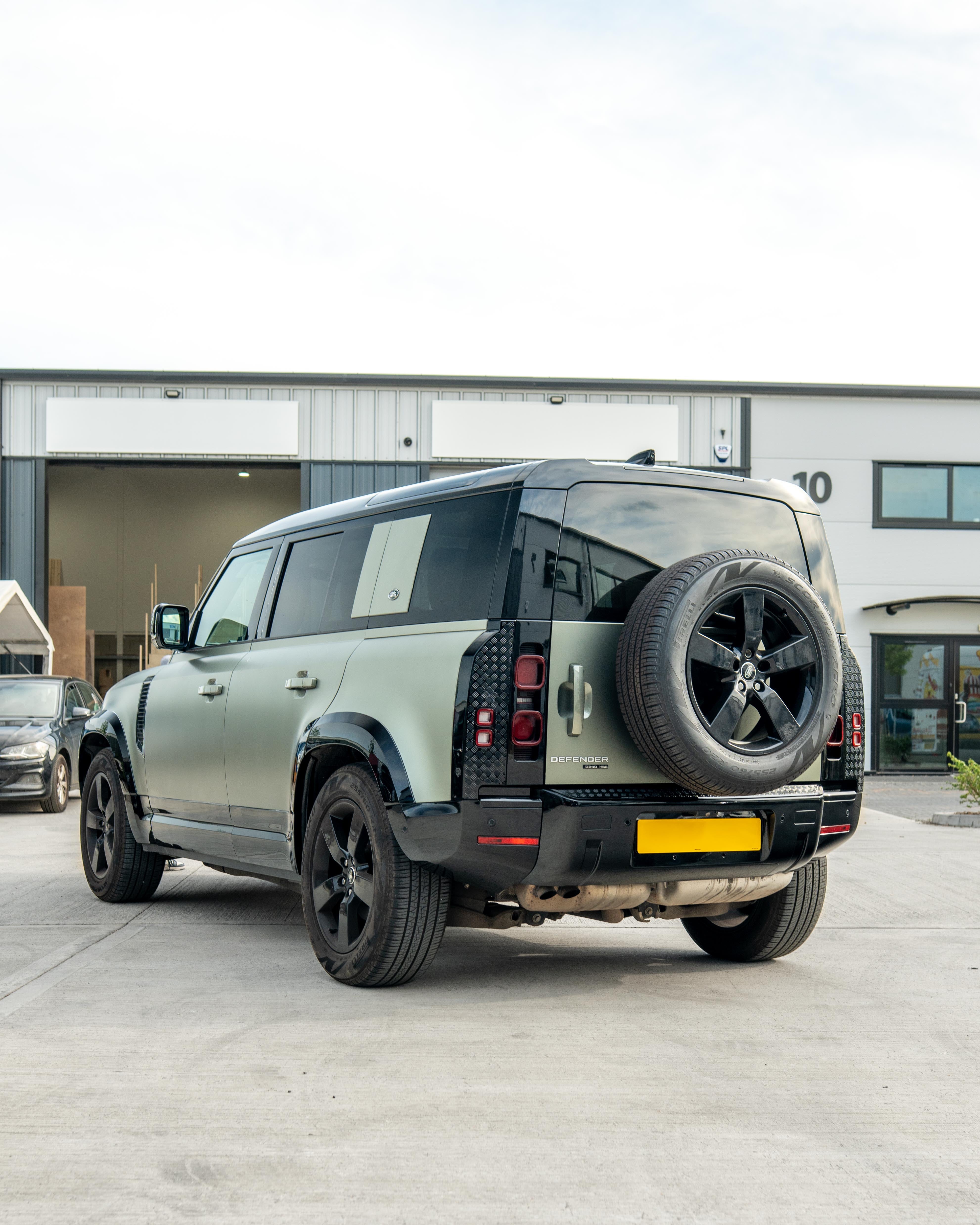 LAND ROVER DEFENDER L663 110 GLOSS BLACK DOOR PANELS