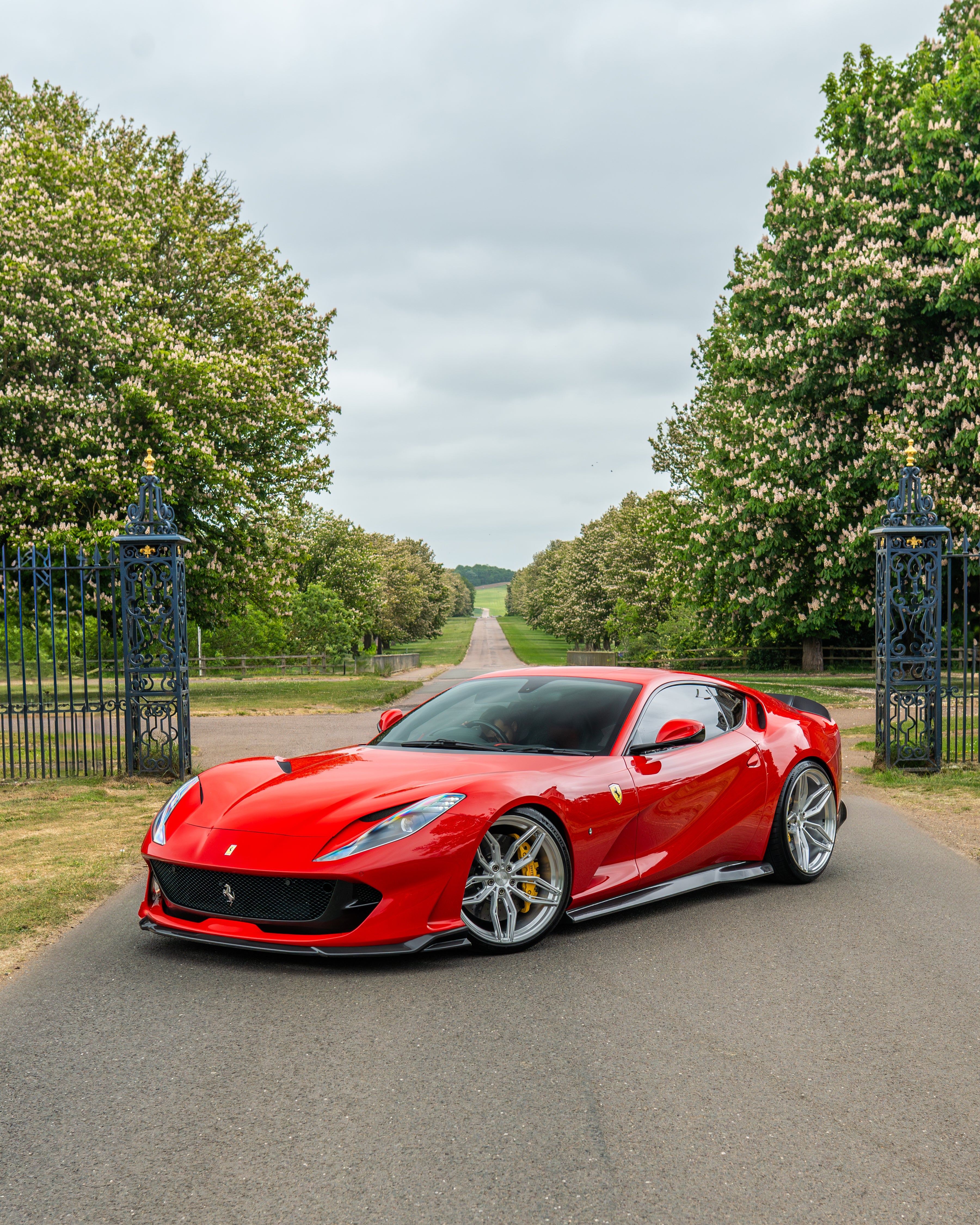 FERRARI 812 SUPERFAST CARBON FIBRE KIT V1 - CT DESIGN